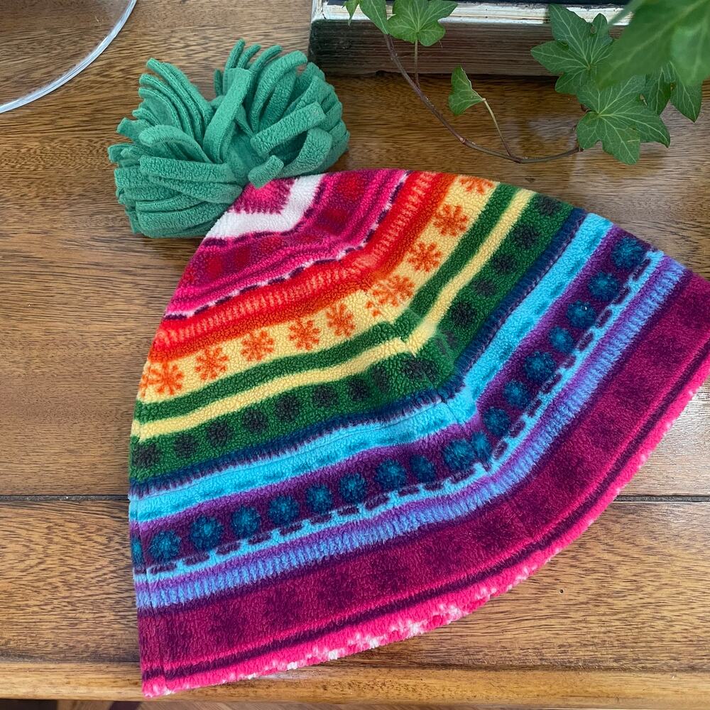 Old Navy Multicolor Women's Pom Pom Beanie Sz one size
